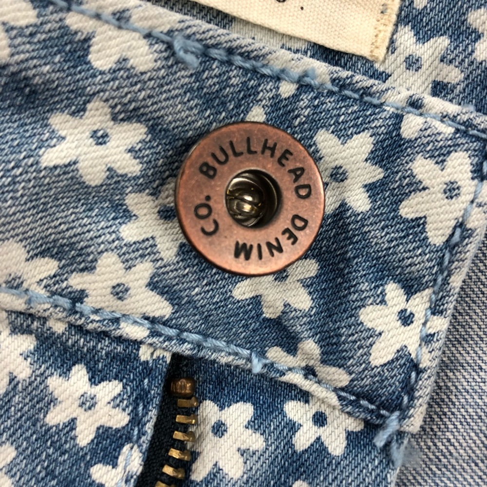 Bullhead High Rise Daisy Shorts - Picture 5 of 7